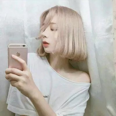 他从火光中走来